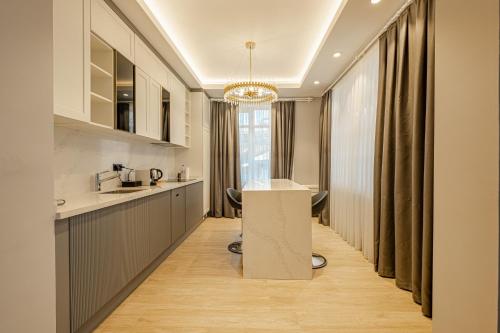get royal suits spa