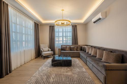 get royal suits spa