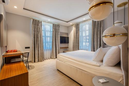 get royal suits spa