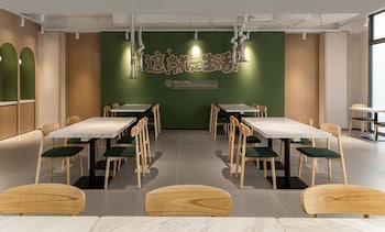 dongguan guomao yuanyue li youth hotel