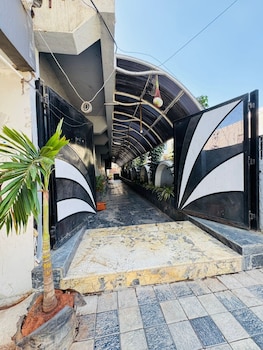 hotel raj laxmi