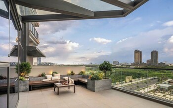 luxury residence at metropole