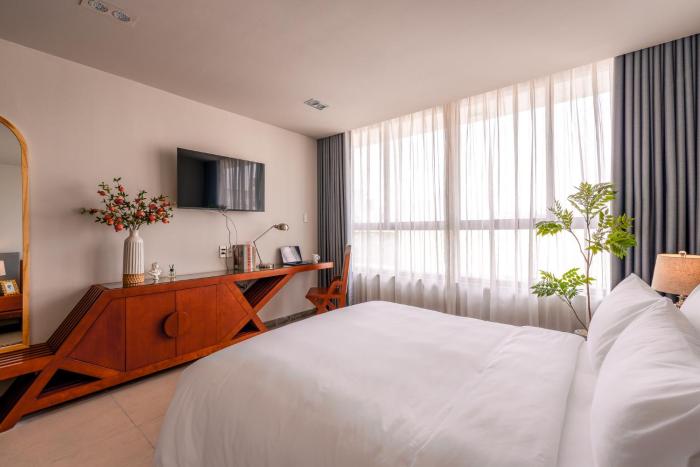 sazi parlia hotel free nails hairwash and airport