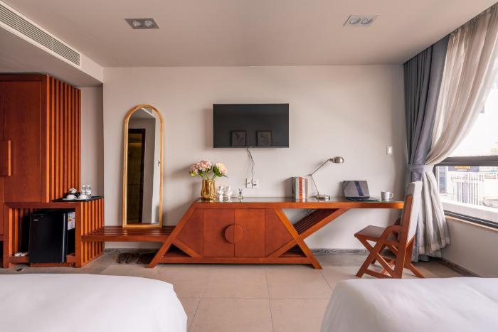 sazi parlia hotel free nails hairwash and airport