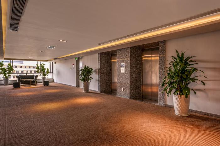 sazi parlia hotel free nails hairwash and airport