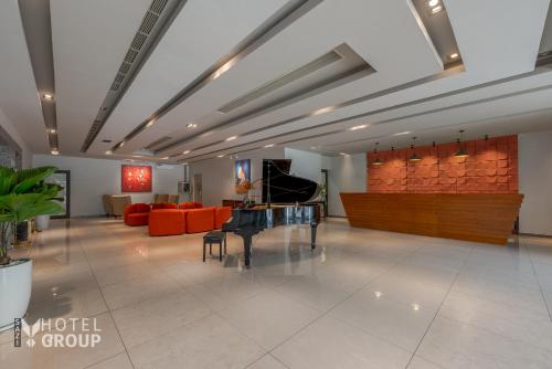 sazi parlia hotel free nails hairwash and airport