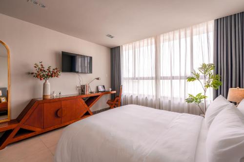 sazi parlia hotel free nails hairwash and airport