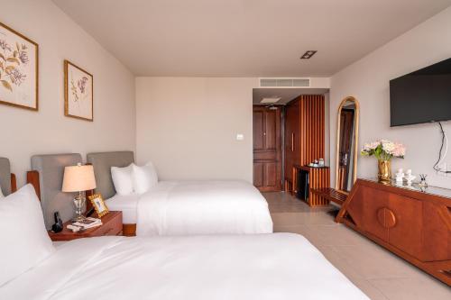 sazi parlia hotel free nails hairwash and airport