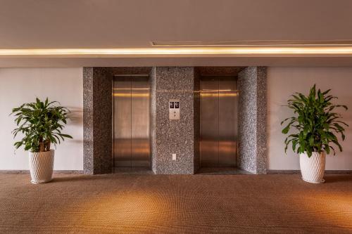 sazi parlia hotel free nails hairwash and airport