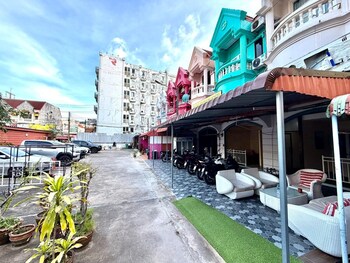 Patong Adventure Residence,,2 star