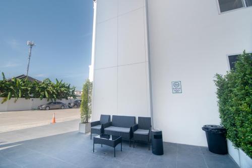 iu hotel don mueang airport