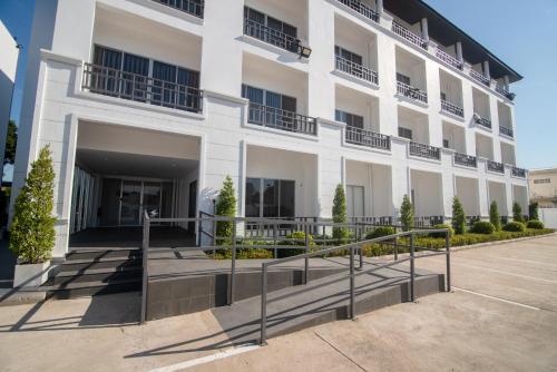 iu hotel don mueang airport