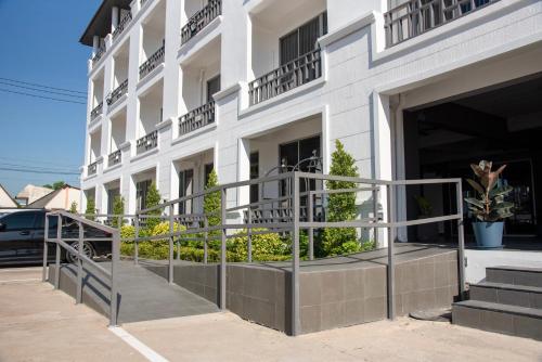 iu hotel don mueang airport