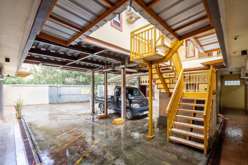 Rehat At Wahidin Guest House,Jl. Tanggul Barat,2 star
