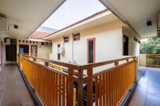 Rehat At Wahidin Guest House,Jl. Tanggul Barat,2 star