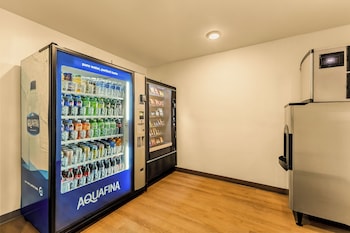 livaway suites phoenix tolleson