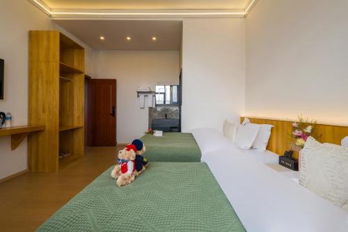 shangri la chenxia courtyard homestay