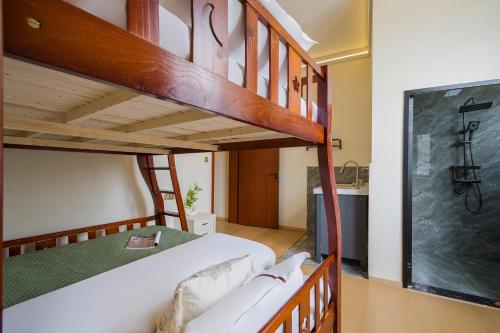 shangri la chenxia courtyard homestay