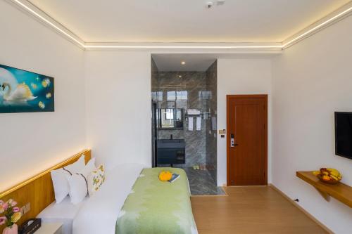 shangri la chenxia courtyard homestay