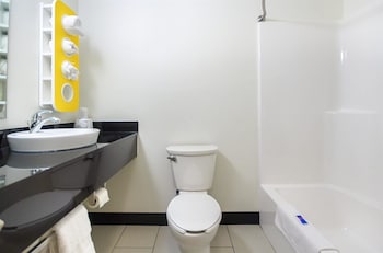 Days Inn By Wyndham South Bend / Notre Dame,,2 star