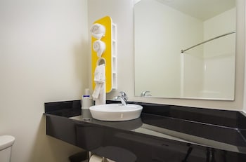 Days Inn By Wyndham South Bend / Notre Dame,,2 star