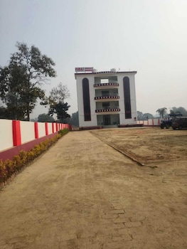 hotel the viraj palace