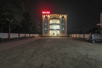 hotel the viraj palace