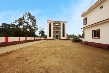 hotel the viraj palace