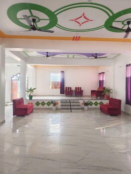 hotel the viraj palace
