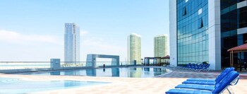 silk valley waterfront st free parking