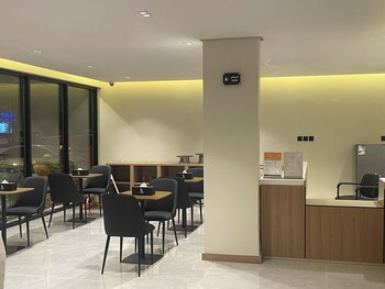Lyvan Hotel,,3 star
