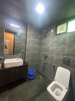 Samriddhi Studio Apartment,23 Old Delhi Gurugram Rd Westend Plaza,3 star