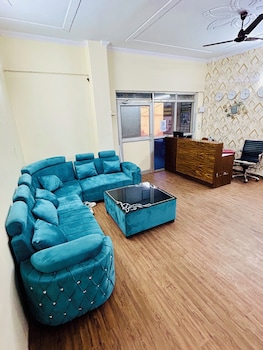 Samriddhi Studio Apartment,23 Old Delhi Gurugram Rd Westend Plaza,3 star