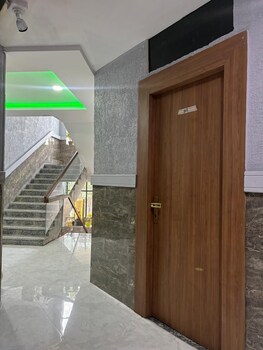 Hotel G7,,2 star