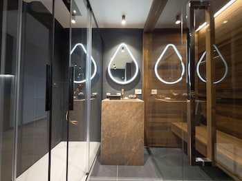 Luxury Mountain Suites,,3 star