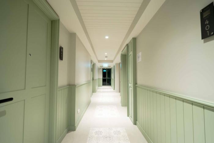 tuan hotel bangkok near wat arun