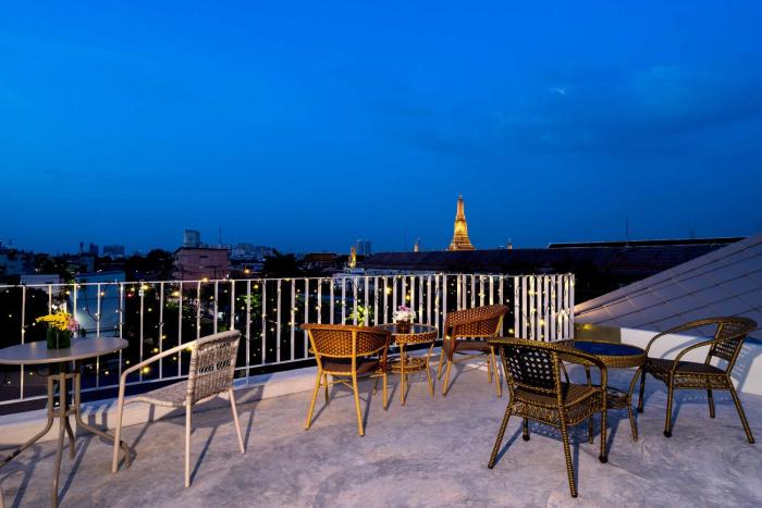 tuan hotel bangkok near wat arun