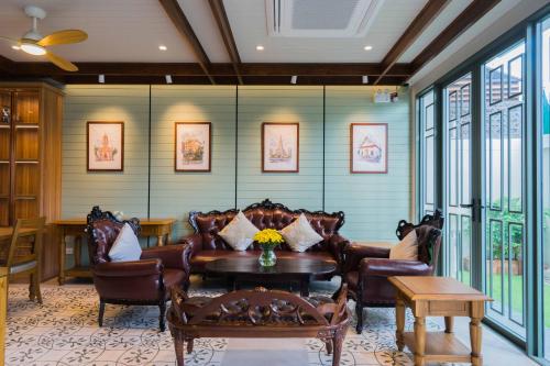tuan hotel bangkok near wat arun