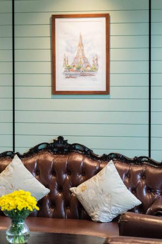tuan hotel bangkok near wat arun