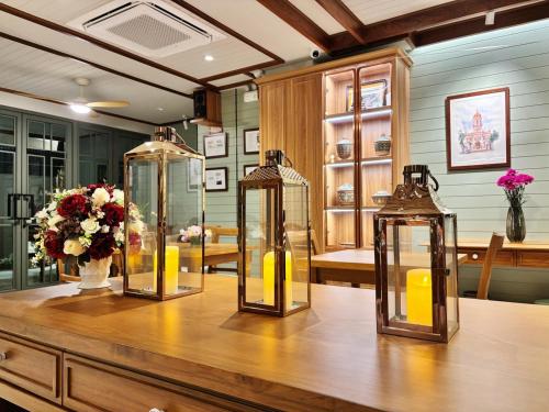 tuan hotel bangkok near wat arun