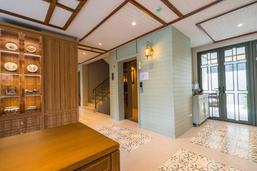tuan hotel bangkok near wat arun