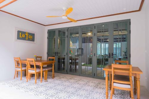 tuan hotel bangkok near wat arun