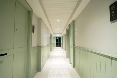 tuan hotel bangkok near wat arun