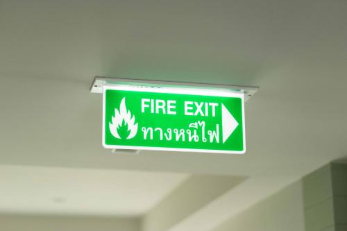 tuan hotel bangkok near wat arun