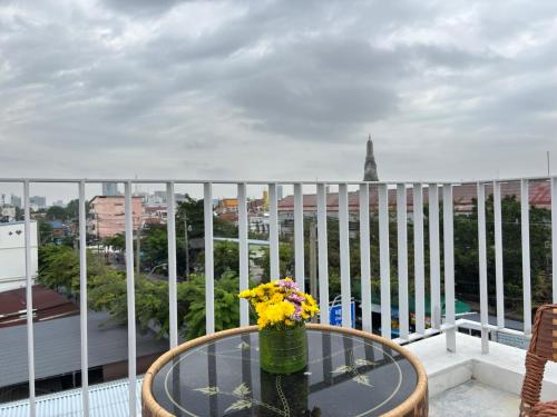 tuan hotel bangkok near wat arun