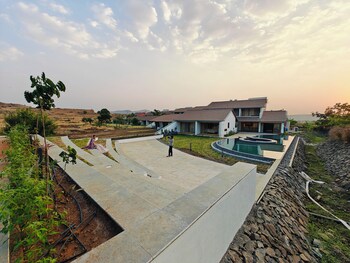 touchwood bliss resort igatpuri