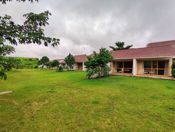 touchwood bliss resort igatpuri