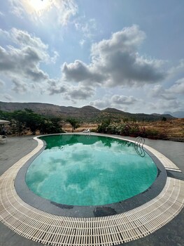 touchwood bliss resort igatpuri