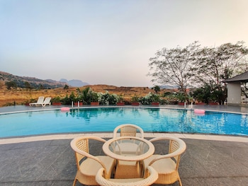touchwood bliss resort igatpuri