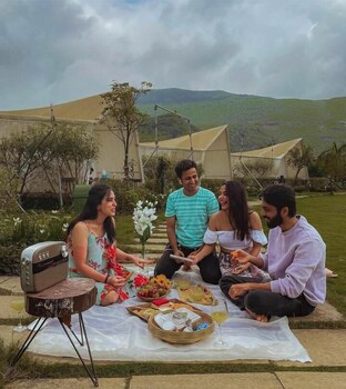 touchwood bliss resort igatpuri
